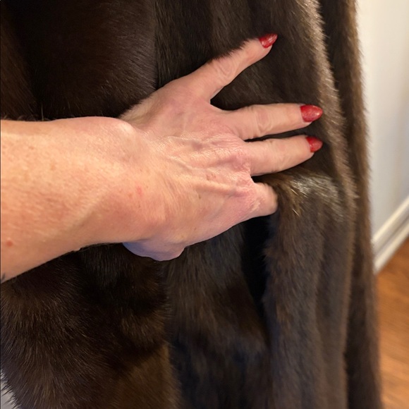 Luxurious Full Length Dark Brown Mink Coat - Picture 12 of 16